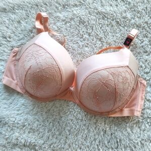 VICTORIA'S SECRET VERY SEXY PUSH-UP BRA IN SIZE 38D NWT